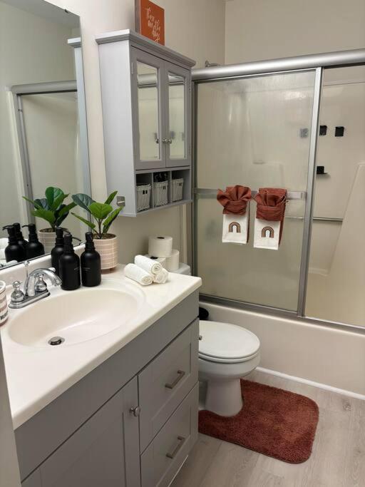 Serene Condo W/ Led Lights In Heart Of Raleigh Extérieur photo